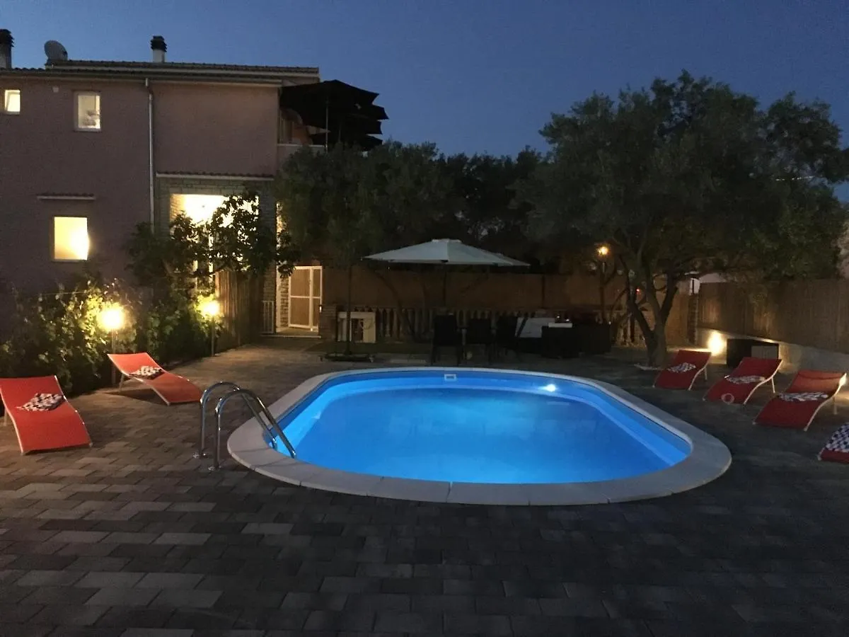 Apartment With Private Pool Sukošan
