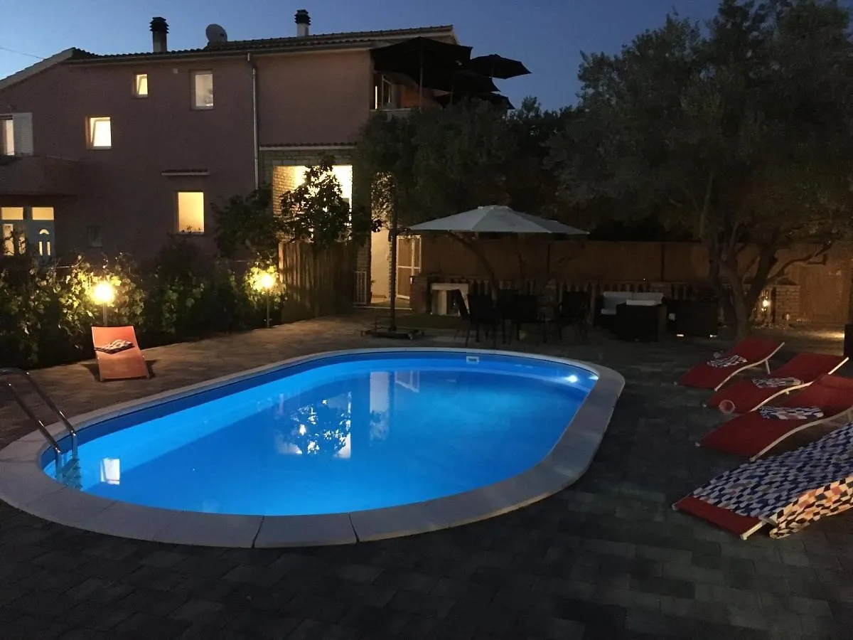 Apartment With Private Pool Sukošan