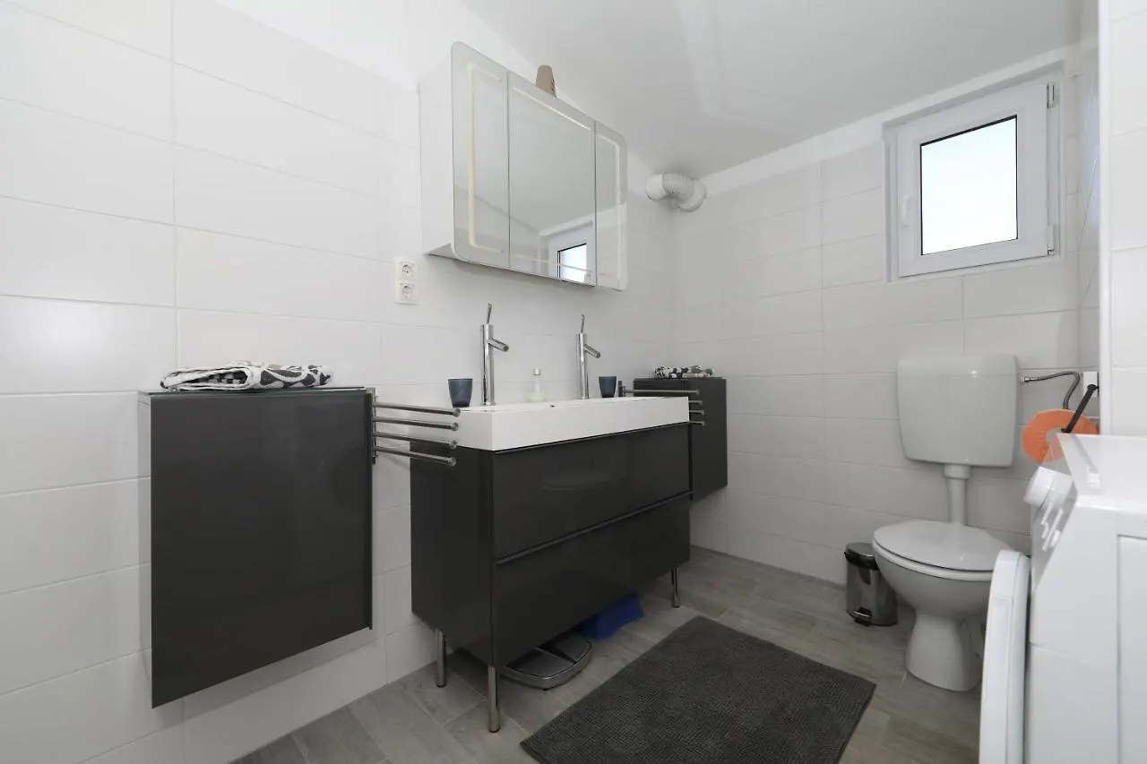 Apartment With Private Pool Sukošan