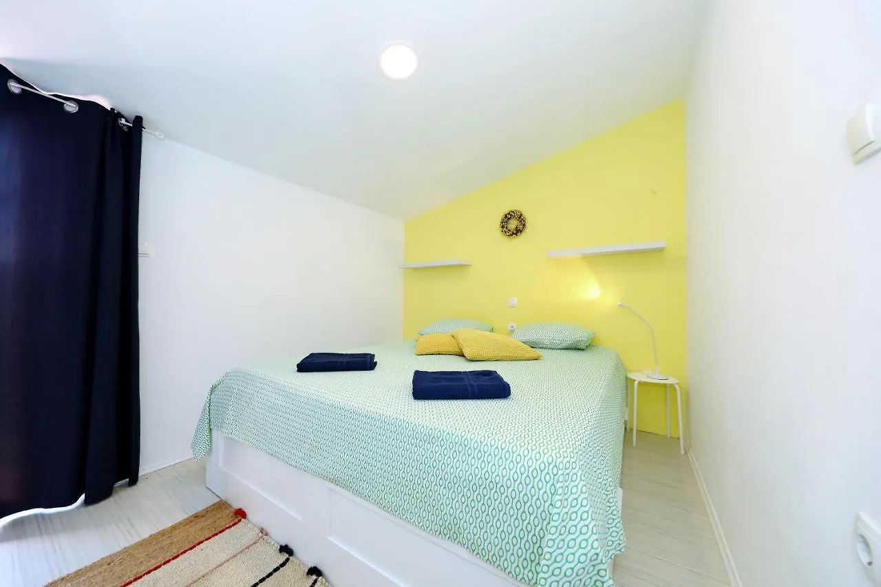 Apartment With Private Pool Sukošan