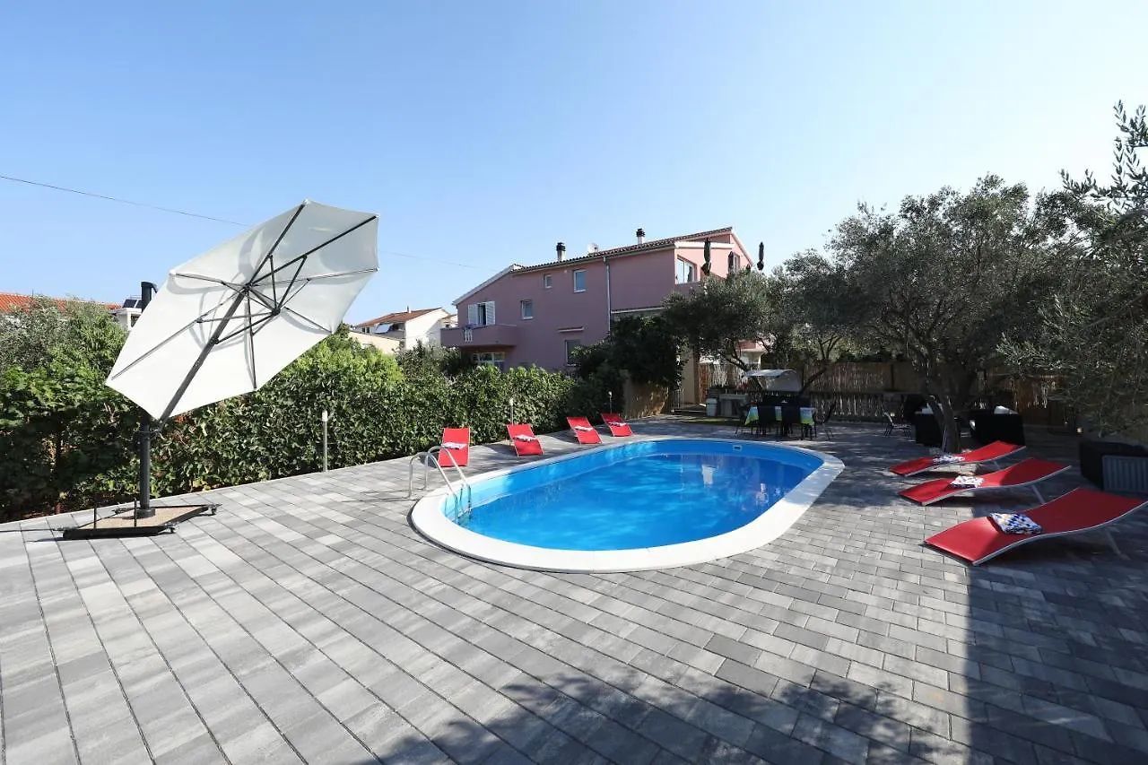 Apartment With Private Pool Sukošan