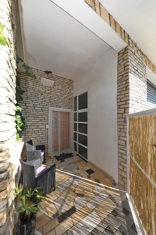 Apartment With Private Pool Sukošan
