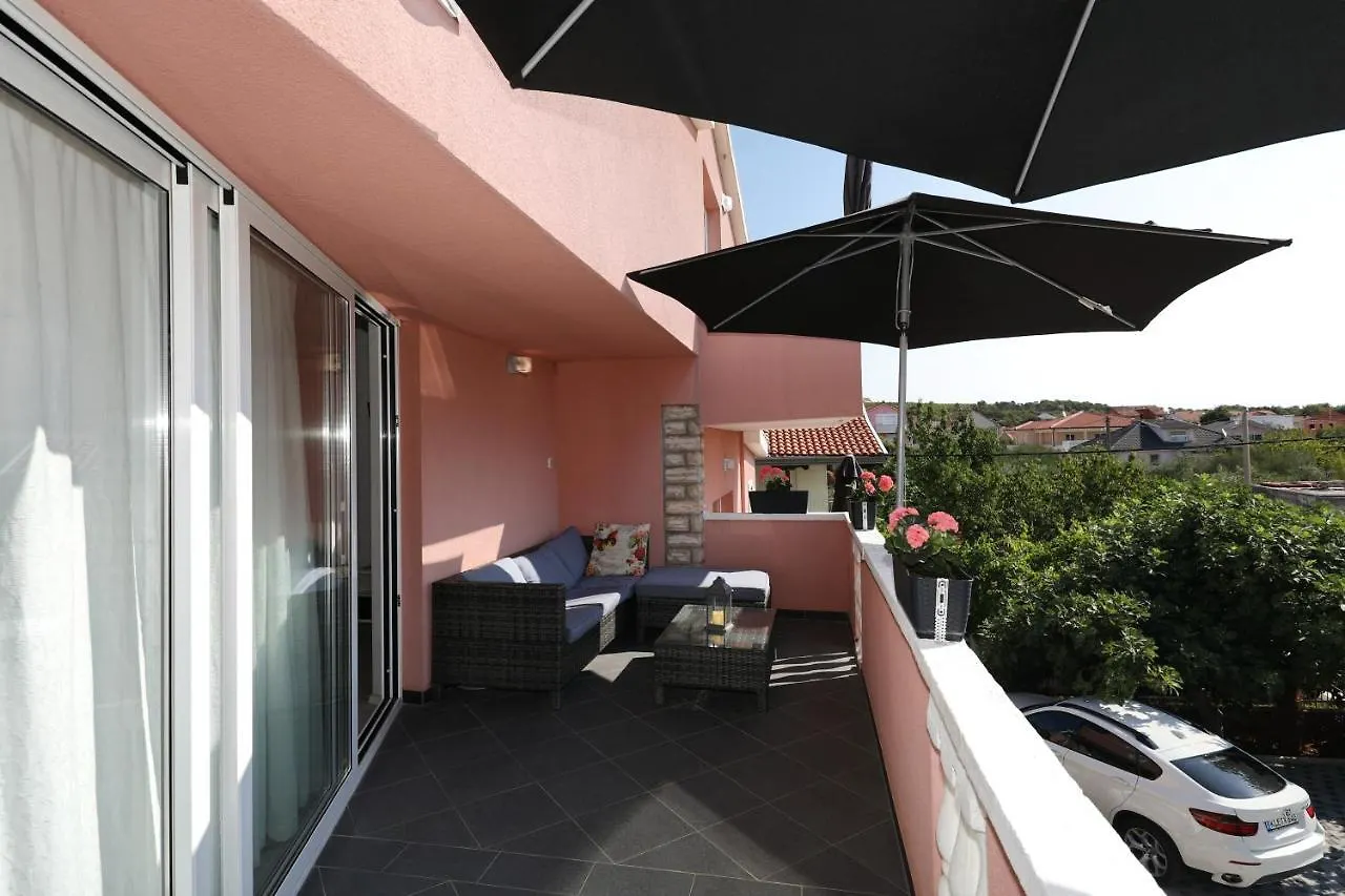Apartment With Private Pool Sukošan 0*,
