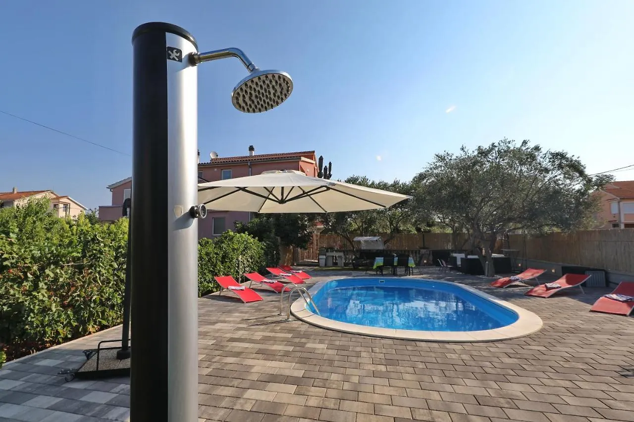 Apartment With Private Pool Sukošan