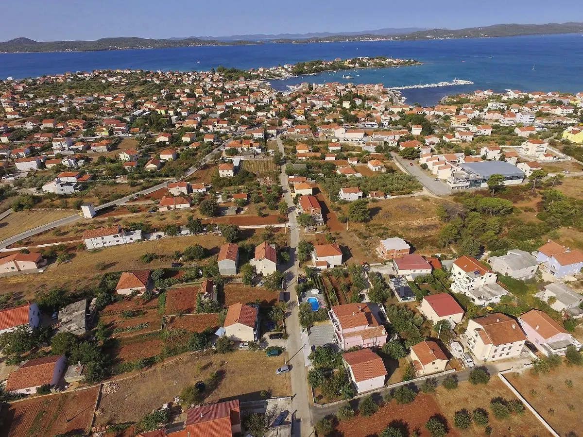 Apartment With Private Pool Sukošan